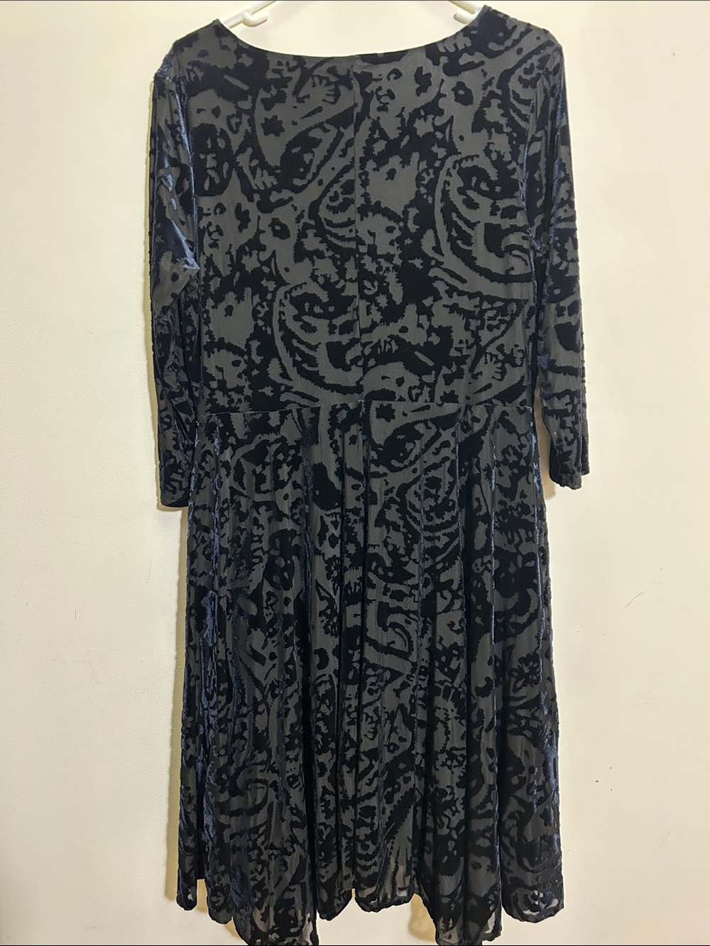 Simply Vera Vera Wang Black Velvet Burnout Long-Sleeve Dress - Picture 6 of 6